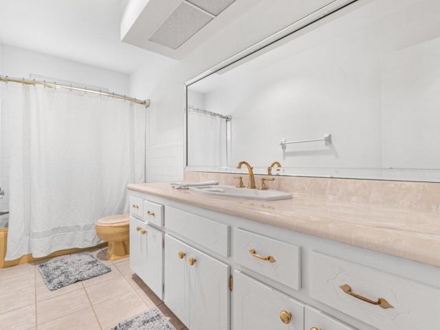 Дом в аренду по адресу 1350 SW 13th Place - фото 6688633