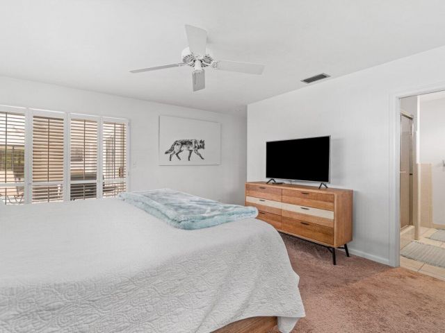 Дом в аренду по адресу 1350 SW 13th Place - фото 6688635