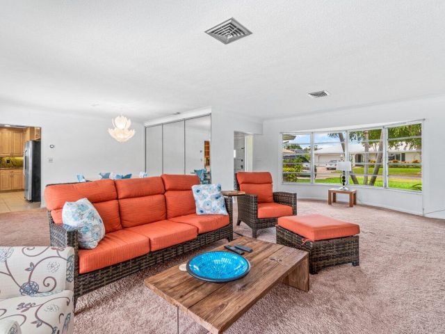 Дом в аренду по адресу 1350 SW 13th Place - фото 6688639