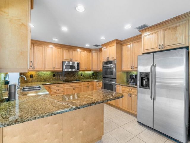 Дом в аренду по адресу 1350 SW 13th Place - фото 6688640