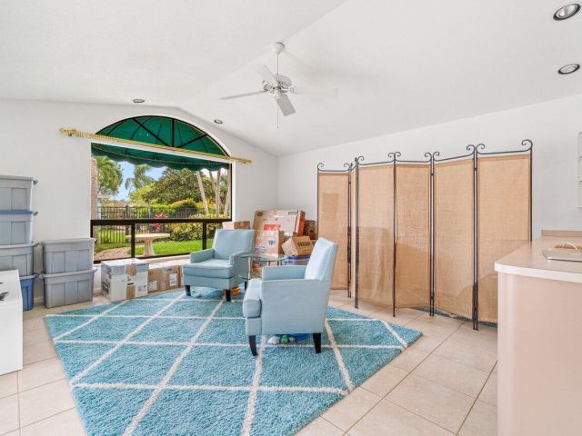 Дом в аренду по адресу 1350 SW 13th Place - фото 6688643