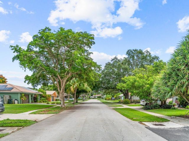 Дом в аренду по адресу 1350 SW 13th Place - фото 6688645