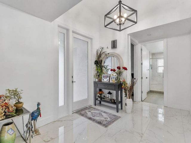 Продажа дома по адресу 6031 NW 4th Avenue - фото 6698609