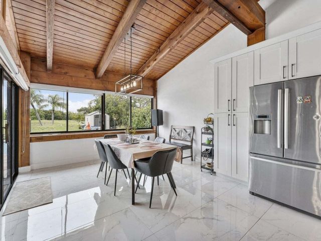 Продажа дома по адресу 6031 NW 4th Avenue - фото 6698616