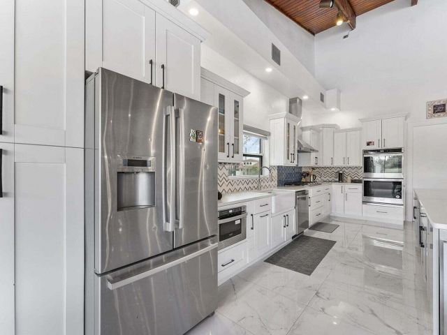 Продажа дома по адресу 6031 NW 4th Avenue - фото 6698619