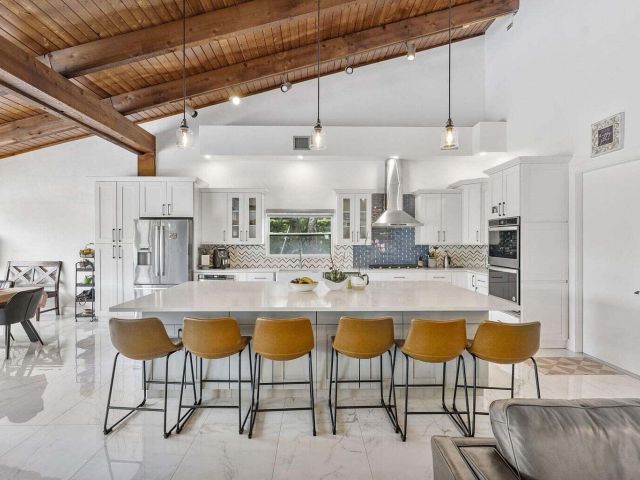 Продажа дома по адресу 6031 NW 4th Avenue - фото 6698621