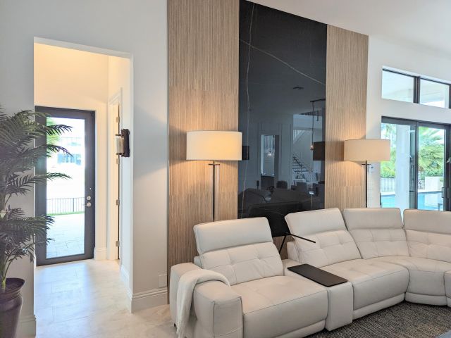 Дом в аренду по адресу 7095 NW 27th Avenue - фото 6691445