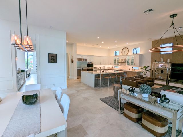 Дом в аренду по адресу 7095 NW 27th Avenue - фото 6691447