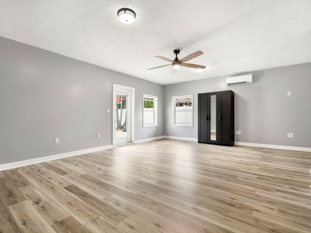 Дом в аренду по адресу 1571 SW 13th Drive - фото 6688441