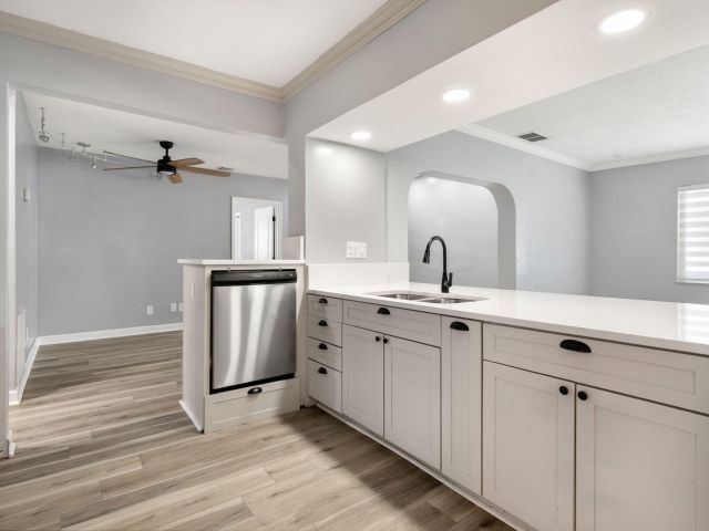 Дом в аренду по адресу 1571 SW 13th Drive - фото 6688442