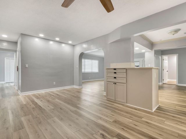 Дом в аренду по адресу 1571 SW 13th Drive - фото 6688445