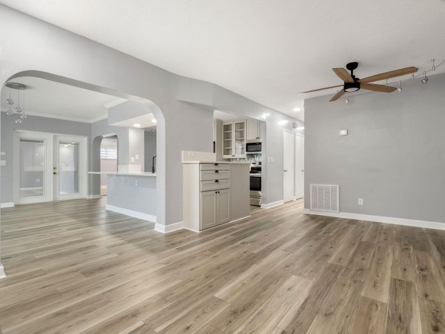 Дом в аренду по адресу 1571 SW 13th Drive - фото 6688446