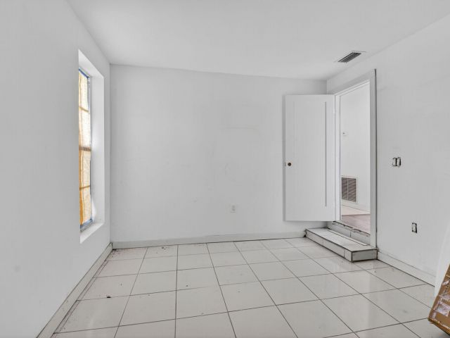 Продажа дома по адресу 5196 Palm Ridge Boulevard - фото 6707768