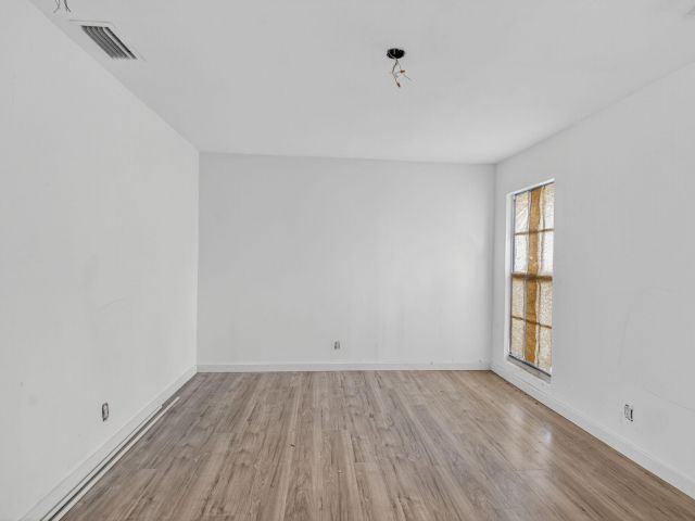 Продажа дома по адресу 5196 Palm Ridge Boulevard - фото 6707775