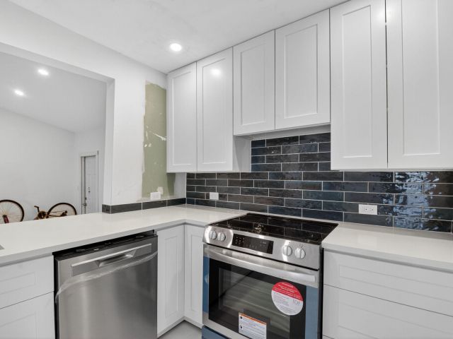 Продажа дома по адресу 5196 Palm Ridge Boulevard - фото 6707778