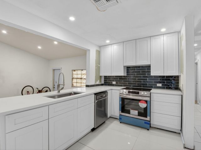 Продажа дома по адресу 5196 Palm Ridge Boulevard - фото 6707779