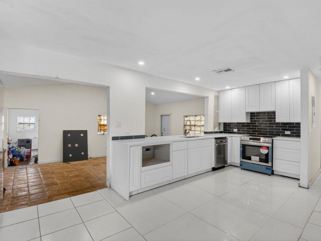 Продажа дома по адресу 5196 Palm Ridge Boulevard - фото 6707780