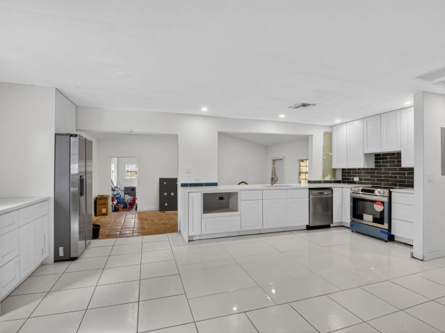 Продажа дома по адресу 5196 Palm Ridge Boulevard - фото 6707781