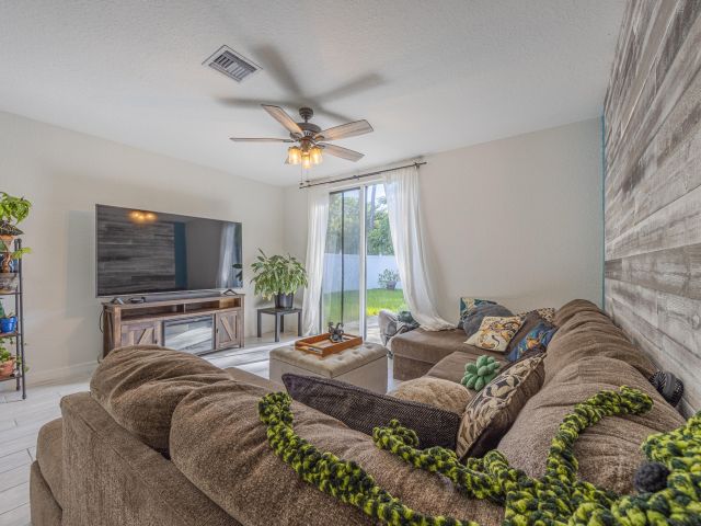 Дом в аренду по адресу 2460 Timber Forest Drive - фото 6685144