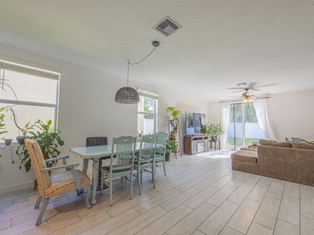 Дом в аренду по адресу 2460 Timber Forest Drive - фото 6685148