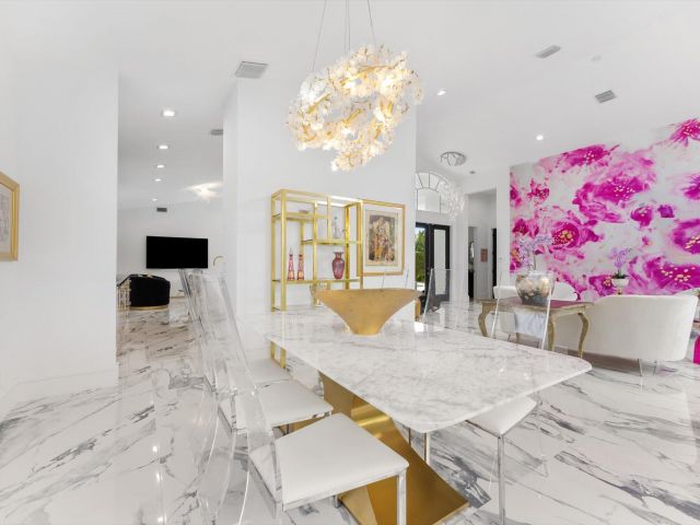 Продажа дома по адресу 7614 La Corniche Circle - фото 6703277