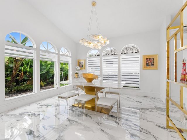 Продажа дома по адресу 7614 La Corniche Circle - фото 6703278