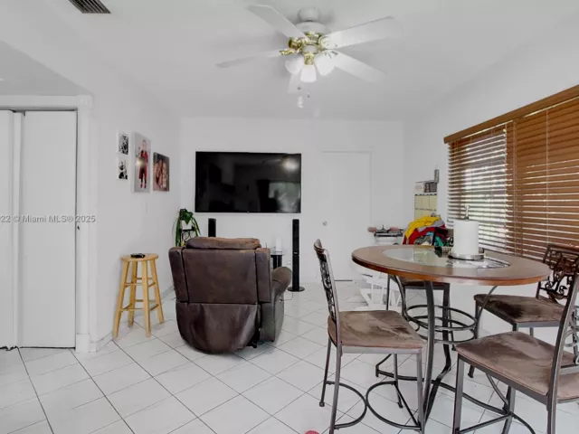 Продажа дома по адресу 2711 Red Rd - фото 6685463