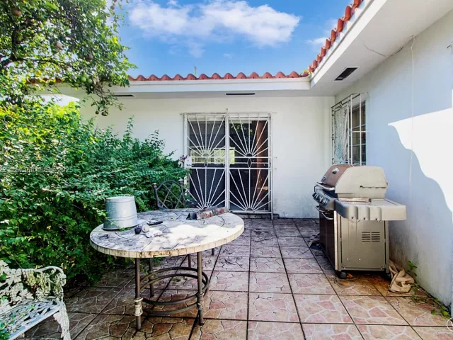 Продажа дома по адресу 2711 Red Rd - фото 6685467