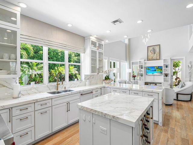 Продажа дома по адресу 540 NE Spanish Trail - фото 6698956