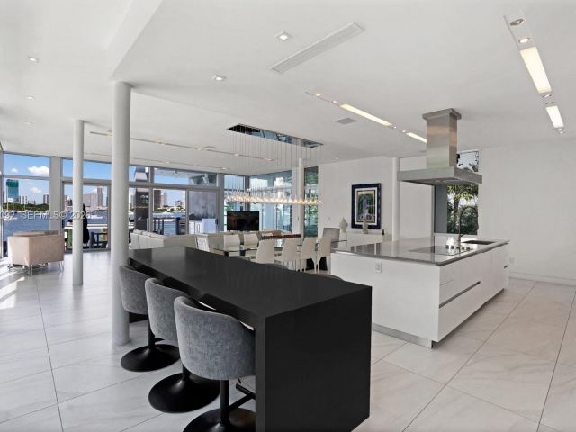 Продажа дома по адресу 440 S Hibiscus Dr - фото 6708726