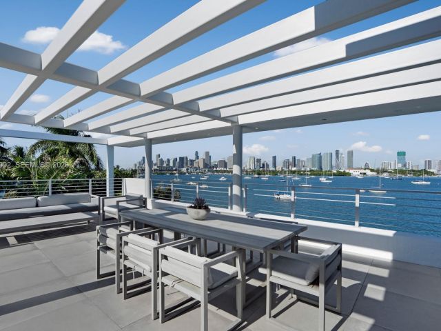 Продажа дома по адресу 440 S Hibiscus Dr - фото 6708728