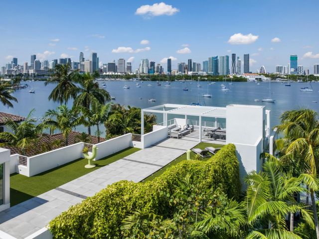 Продажа дома по адресу 440 S Hibiscus Dr - фото 6708729