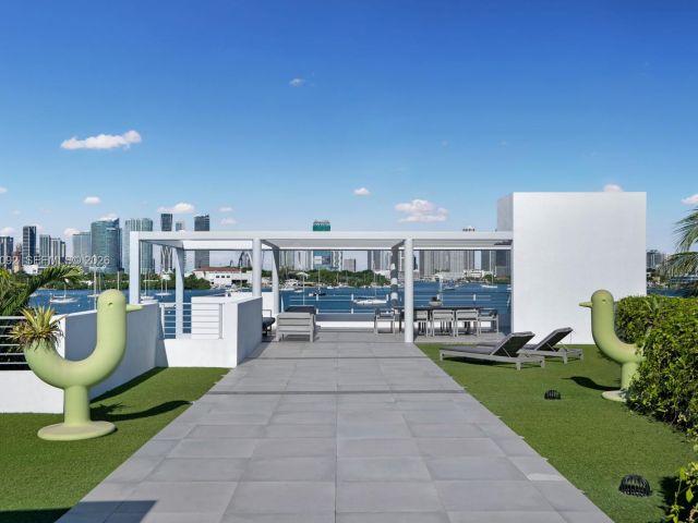 Продажа дома по адресу 440 S Hibiscus Dr - фото 6708730