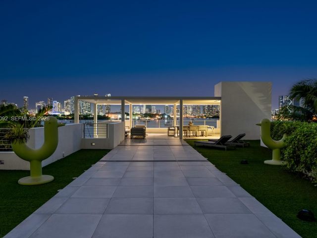 Продажа дома по адресу 440 S Hibiscus Dr - фото 6708734