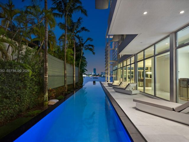 Продажа дома по адресу 440 S Hibiscus Dr - фото 6708735