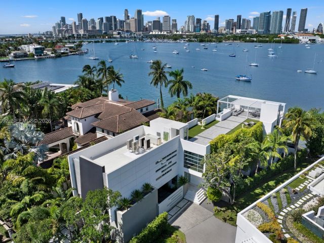 Продажа дома по адресу 440 S Hibiscus Dr - фото 6708737