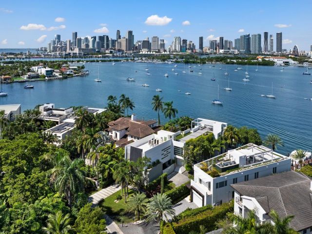 Продажа дома по адресу 440 S Hibiscus Dr - фото 6708738