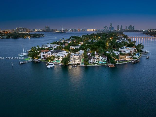 Продажа дома по адресу 440 S Hibiscus Dr - фото 6708739