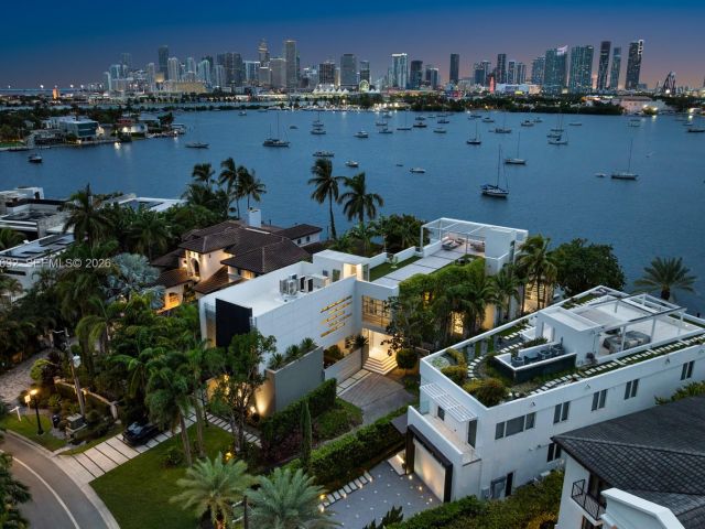 Продажа дома по адресу 440 S Hibiscus Dr - фото 6708740