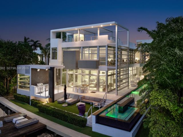 Продажа дома по адресу 440 S Hibiscus Dr - фото 6708741