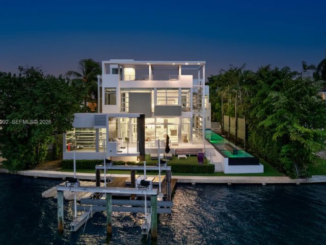 Продажа дома по адресу 440 S Hibiscus Dr - фото 6708742