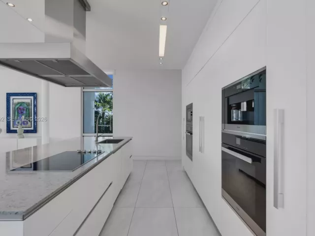 Продажа дома по адресу 440 S Hibiscus Dr - фото 6708725