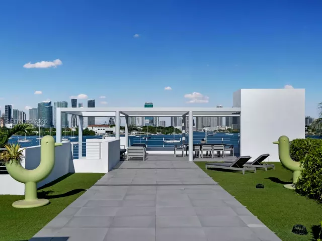 Продажа дома по адресу 440 S Hibiscus Dr - фото 6708730