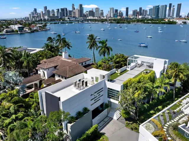 Продажа дома по адресу 440 S Hibiscus Dr - фото 6708737