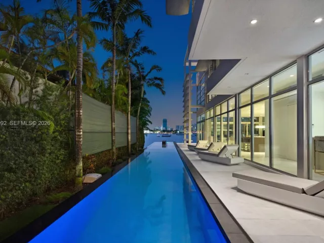 Продажа дома по адресу 440 S Hibiscus Dr - фото 6708735