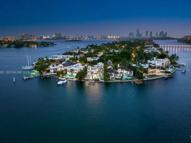 Продажа дома по адресу 440 S Hibiscus Dr - фото 6708739