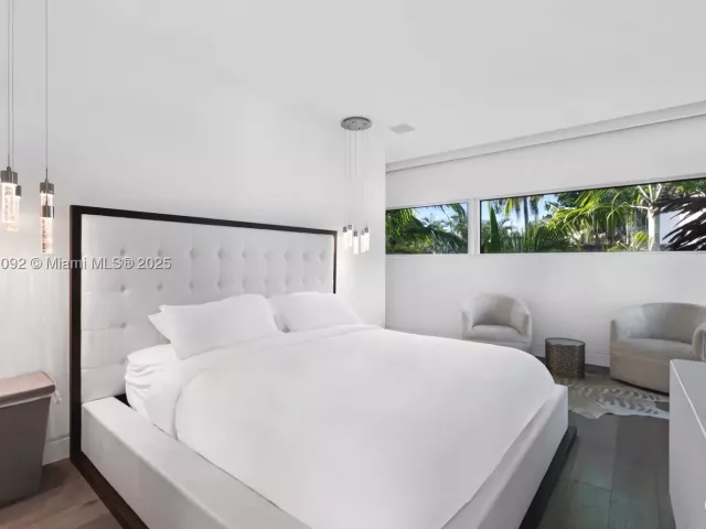 Продажа дома по адресу 440 S Hibiscus Dr - фото 9066286