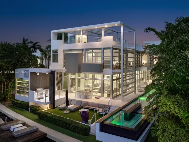 Продажа дома по адресу 440 S Hibiscus Dr - фото 6708741