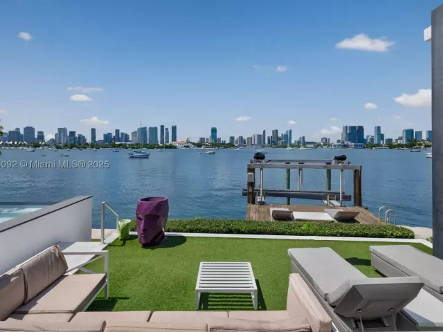 Продажа дома по адресу 440 S Hibiscus Dr - фото 9066311