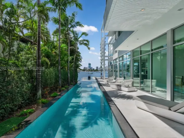 Продажа дома по адресу 440 S Hibiscus Dr - фото 9066313